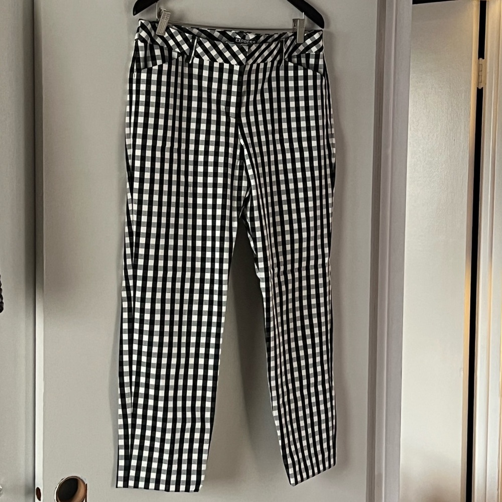 EXPRESS Black and White Checkered Ankle Pants. Women’s 12.